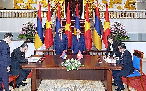 Thủ tướng Nguyễn Xuân Phúc hội đàm với Thủ tướng Cộng hòa Armenia