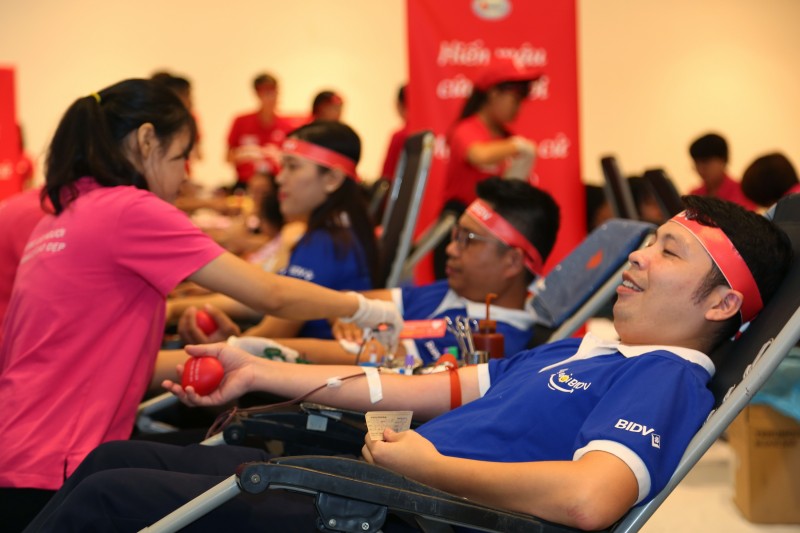 Chia sẻ cùng cộng đồng qua chương trình hiến máu tình nguyện “Hành trình đỏ”