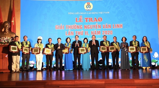 Tôn vinh 10 cán bộ công đoàn tiêu biểu được trao Giải thưởng Nguyễn Văn Linh lần thứ hai