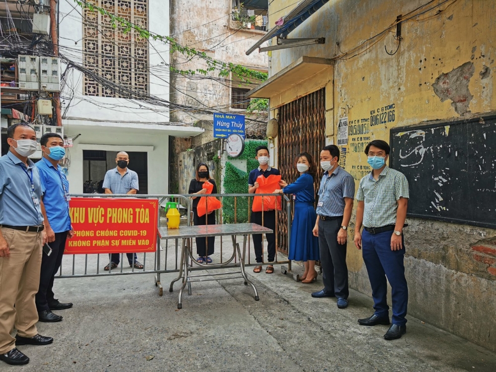 Liên đoàn Lao động quận Long Biên: Kịp thời chia sẻ với người lao động bị cách ly, phong tỏa