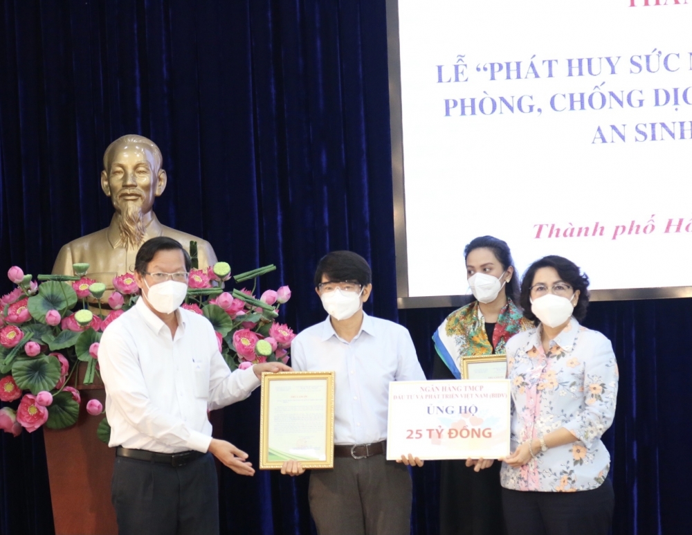 BIDV tiếp tục ủng hộ nguồn lực giúp thành phố Hồ Chí Minh phòng, chống dịch