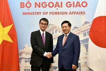 Phó Thủ tướng Phạm Bình Minh hội đàm với Bộ trưởng Ngoại giao Nhật Bản