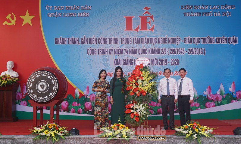 Gắn biển công trình chào mừng kỷ niệm 74 năm Quốc khánh nước Cộng hòa xã hội chủ nghĩa Việt Nam