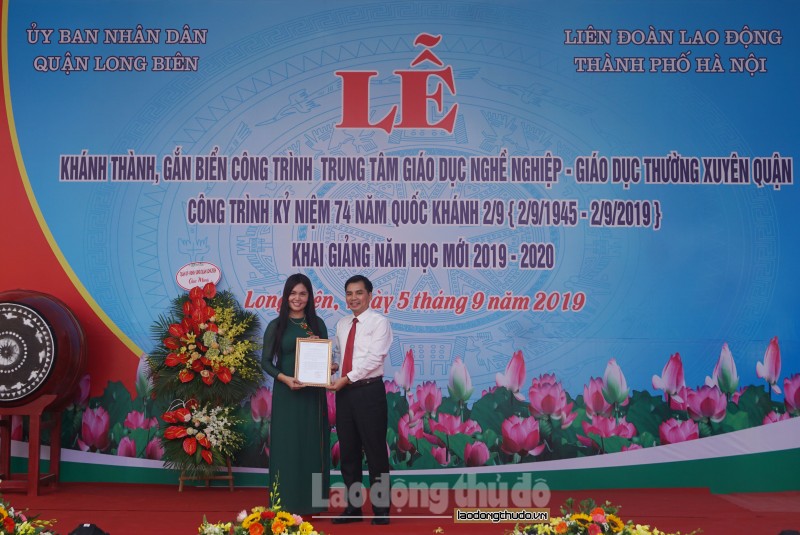 Gắn biển công trình chào mừng kỷ niệm 74 năm Quốc khánh nước Cộng hòa xã hội chủ nghĩa Việt Nam