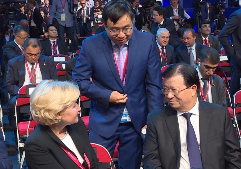 Phó Thủ tướng Trịnh Đình Dũng dự Phiên toàn thể Diễn đàn Kinh tế phương Đông