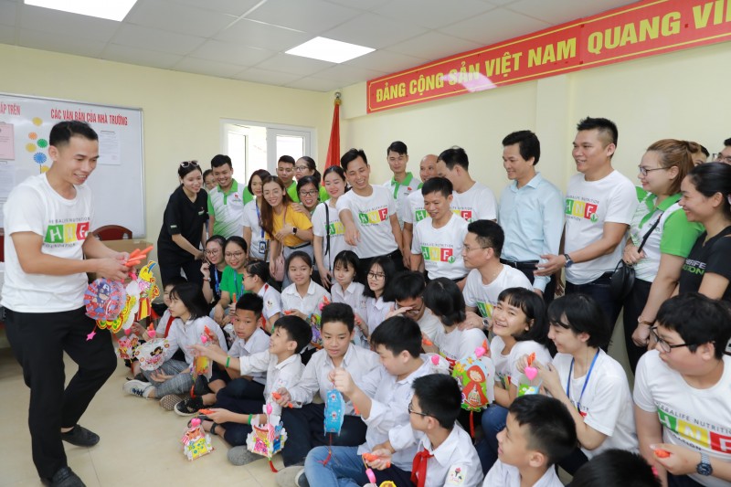 Tặng quà Trung thu tới hơn 800 trẻ em có hoàn cảnh đặc biệt