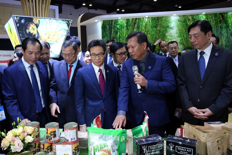Phó Thủ tướng Vũ Đức Đam dự Hội nghị thượng đỉnh Thương mại-đầu tư Trung Quốc-ASEAN