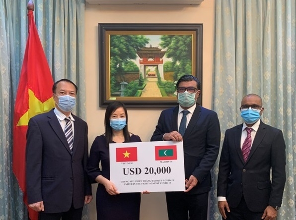 Trao quà của Chính phủ Việt Nam tặng Chính phủ và nhân dân Maldives phòng chống Covid-19
