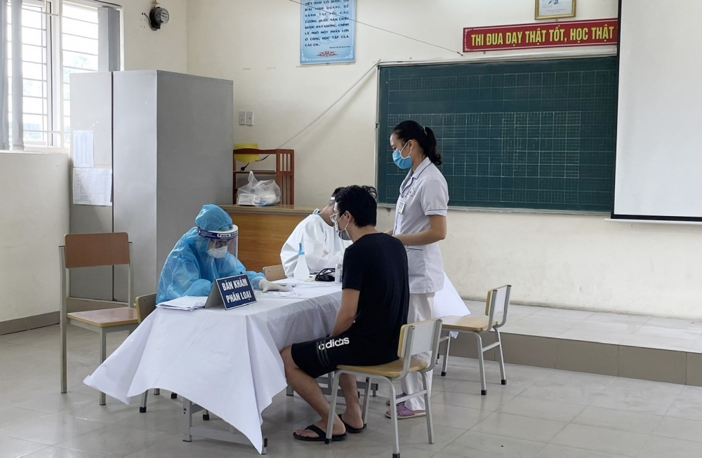 Đoàn y, bác sĩ Bắc Giang "thần tốc" chia lửa với quận Long Biên trong ngày đầu tiêm chủng và xét nghiệm diện rộng