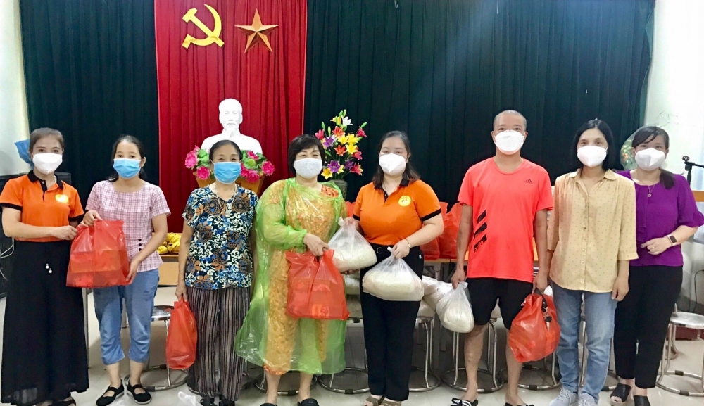 Các trường tiểu học quận Long Biên chung tay lan tỏa yêu thương, đẩy lùi dịch Covid-19