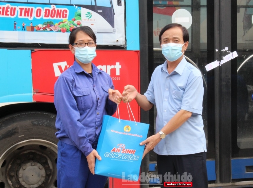500 túi “Túi An sinh Công đoàn” đến với người lao động ngành Nông nghiệp Hà Nội