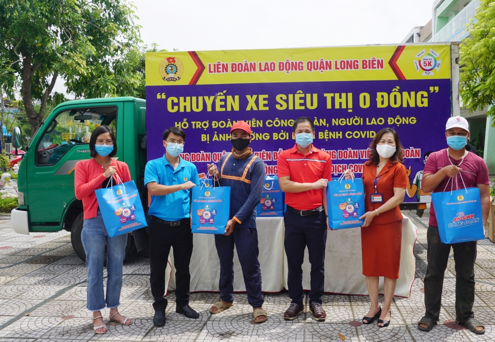 Công đoàn sẻ chia, tiếp thêm động lực giúp người lao động quận Long Biên nỗ lực vượt khó