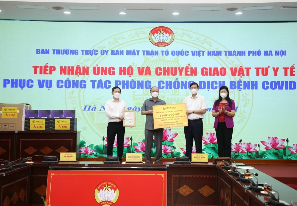 Hơn 182 tỷ đồng ủng hộ công tác phòng, chống dịch Covid-19 của thành phố Hà Nội