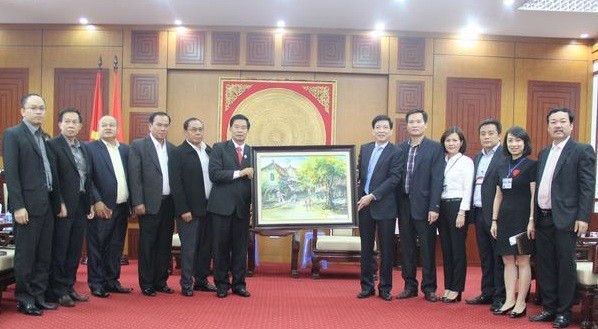 Đoàn đại biểu cấp cao Thủ đô Viêng Chăn, Lào thăm và làm việc tại Long Biên