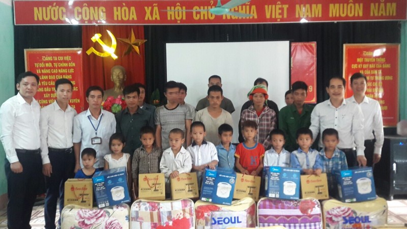 Trao hỗ trợ tới 400 gia đình có em nhỏ bị thiệt hại do thiên tai