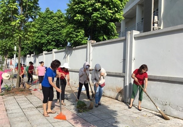 Câu lạc bộ “Tình nguyện vì môi trường - trật tự đô thị” góp phần ngõ phố thêm xanh