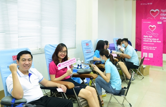 Gần 100 tình nguyện viên tham dự Ngày hội Giọt hồng nhân ái Chubb Life Việt Nam