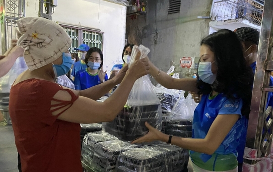 Trao tặng 18.000 suất cơm tới đồng bào khó khăn tại thành phố Hà Nội