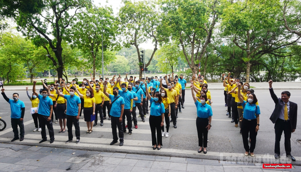 Hà Nội: 3 tháng cuối năm, phấn đấu mỗi xã/phường/thị trấn có 60 người tham gia BHXH tự nguyện