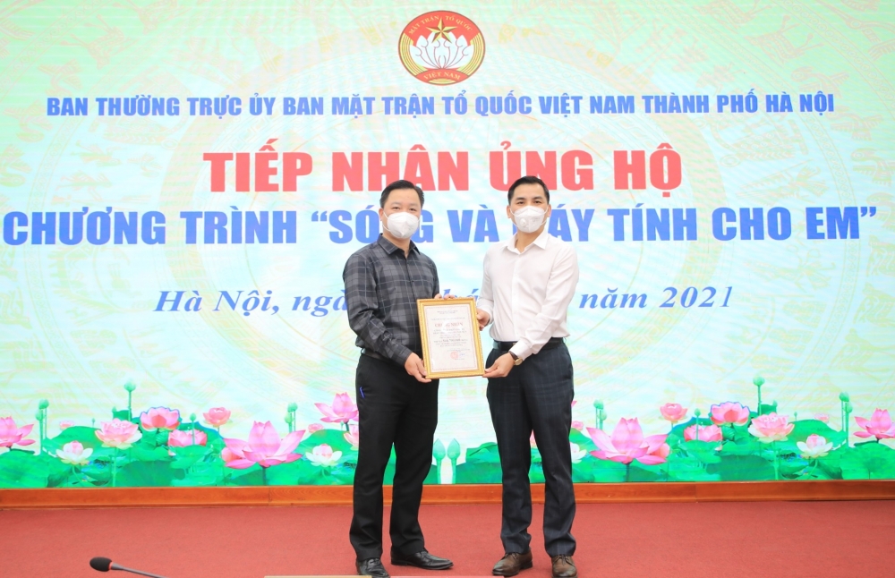 LĐLĐ thành phố Hà Nội ủng hộ 100 triệu đồng tới Chương trình “Sóng và máy tính cho em