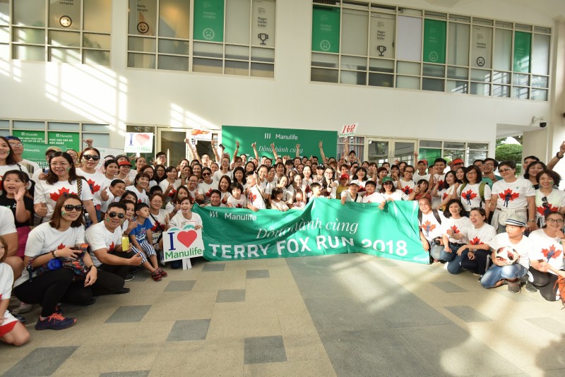Gần 700 nhân viên Manulife Việt Nam tham gia chạy bộ từ thiện