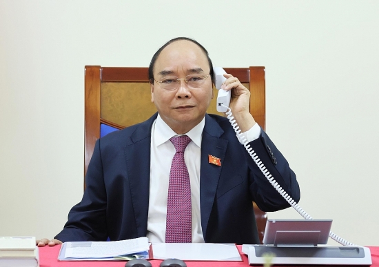 Thủ tướng Chính phủ Nguyễn Xuân Phúc điện đàm với Thủ tướng Lào