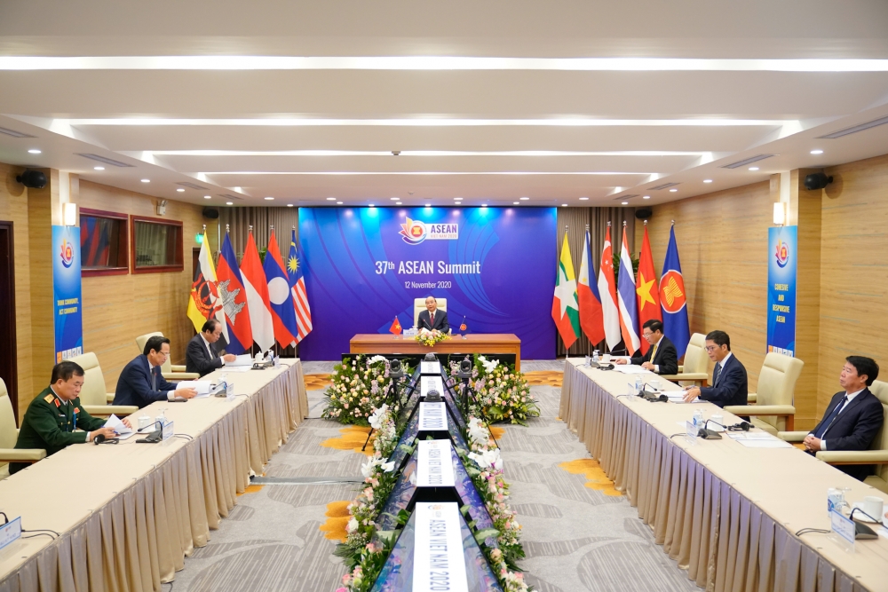 Thủ tướng thông báo Việt Nam sẽ treo cờ ASEAN tại trụ sở các cơ quan Chính phủ từ đầu năm 2021