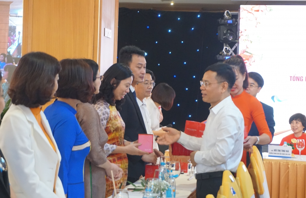 Đầm ấm lễ gặp mặt Hiệu trưởng, Chủ tịch Công đoàn các trường trên địa bàn quận Long Biên