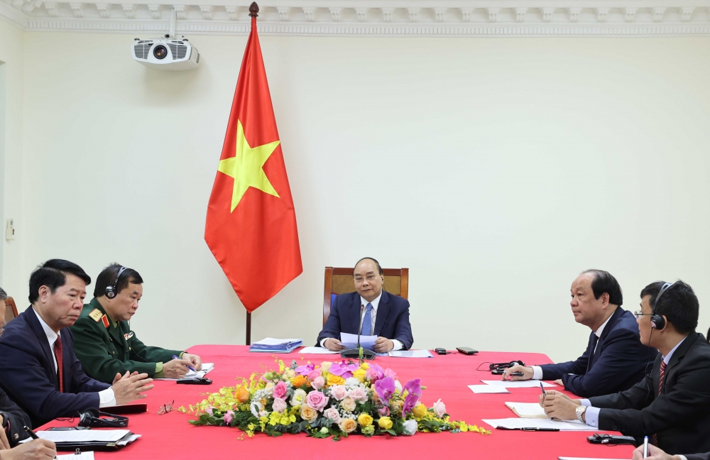 Thủ tướng Chính phủ Nguyễn Xuân Phúc hội đàm trực tuyến với Thủ tướng Campuchia Hun Sen