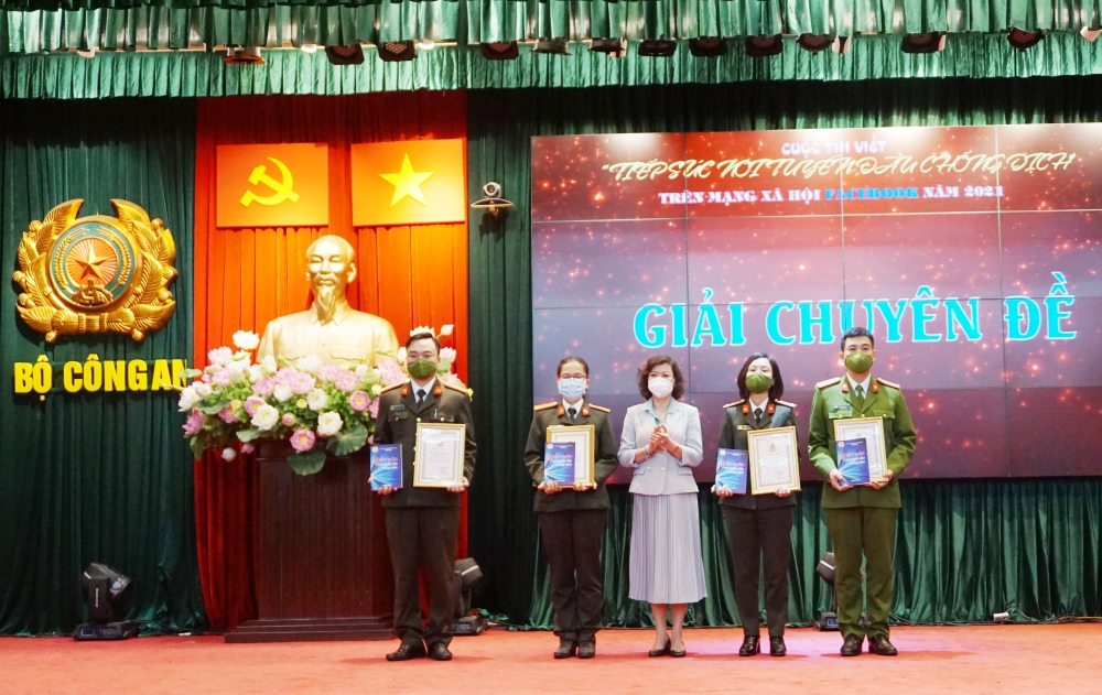 Công đoàn Công an nhân dân trao thưởng 51 tác giả đạt giải Cuộc thi viết “Tiếp sức nơi tuyến đầu chống dịch”