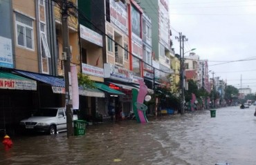 Hỗ trợ 5,5 tỉ đồng tới 3 miền Trung bị thiệt hại do mưa lũ