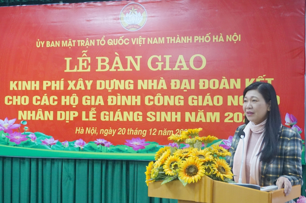 Mặt trận Tổ quốc thành phố trao kinh phí hỗ trợ xây nhà Đại đoàn kết tới 5 hộ gia đình Công giáo