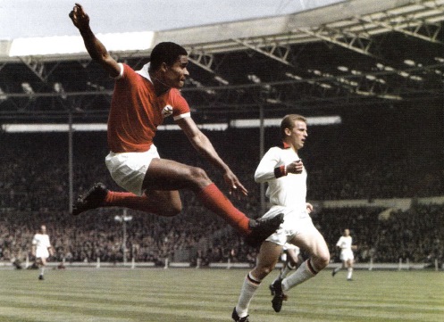 Huyền thoại bóng đá Eusebio qua đời EusebioRemata-3182-1388922555.jpg