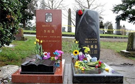 Mộ cha con Lý Tiểu Long