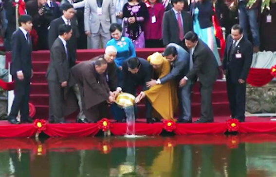 Chủ tịch nước thực hiện nghi lễ thả cá Chép xuống Hồ Tây...