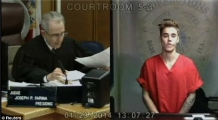 Justin Bieber vẫn vênh váo dù phải hầu tòa