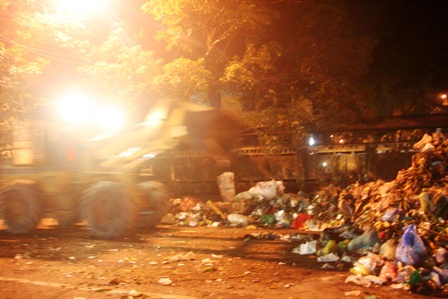 Sau đó, công việc lại được tiến hành khẩn trương