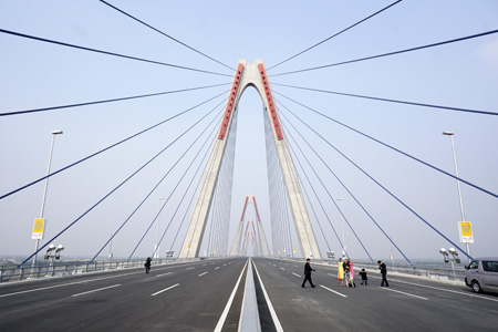 Cầu Nhật T&acirc;n sẵn s&agrave;ng trước ng&agrave;y th&ocirc;ng xe