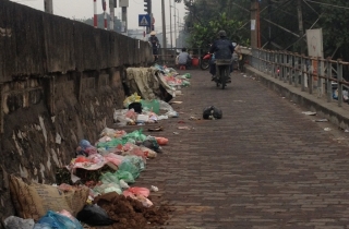 Lại chuyện cha chung không ai khóc