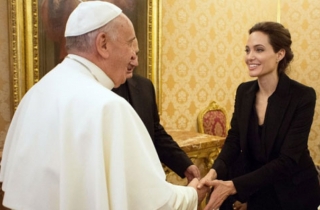 Angelina Jolie diện kiến Giáo hoàng Francis