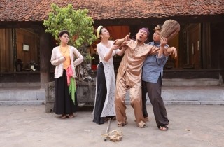 Đạo diễn Phạm Đông Hồng tiếp tục "hút" khán giả bằng hài dân gian
