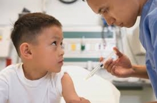 Bình Phước: Hàng loạt học sinh nôn ói sau tiêm vắc xin Sởi - Rubella