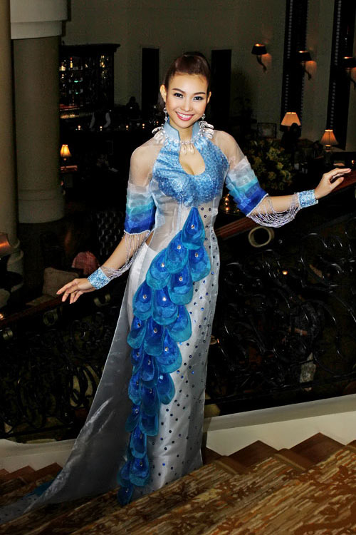 Mỹ nhân gợi cảm cùng áo dài cách tân - 7