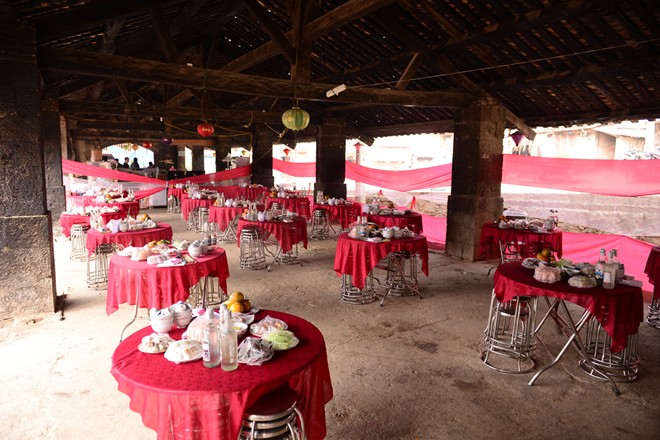 Hà Giang: Chợ Mông bị Kinh hóa với hòm phong bì hình trái tim