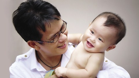 Những ông bố già của showbiz Việt