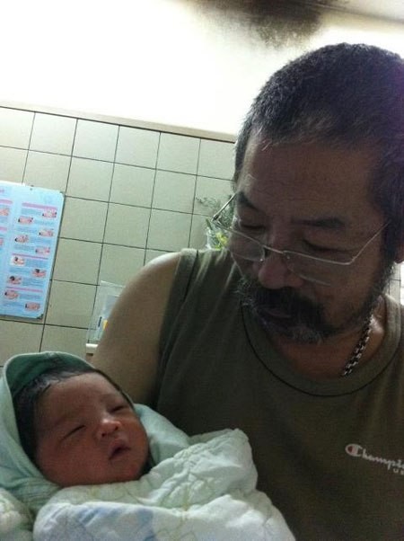 Những ông bố già của showbiz Việt