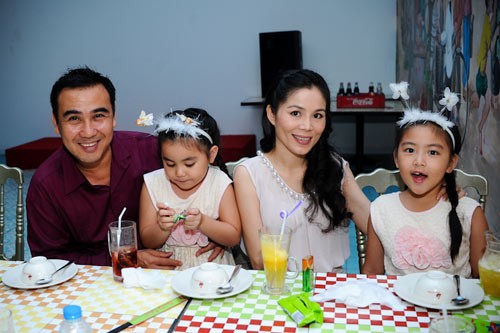 Những ông bố già của showbiz Việt