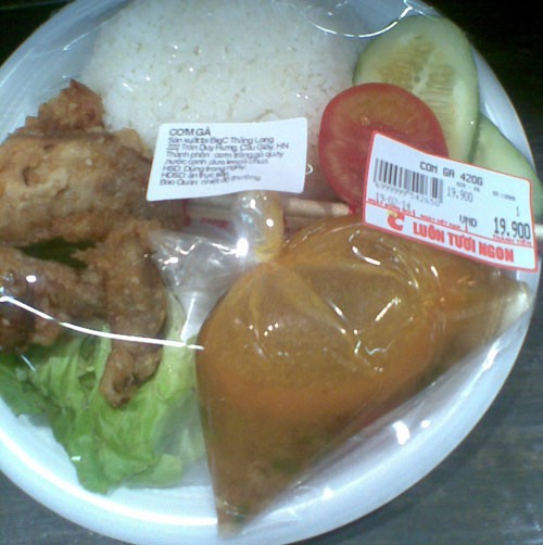 Cơm đùi gà trong siêu thị rẻ hơn quán bình dân