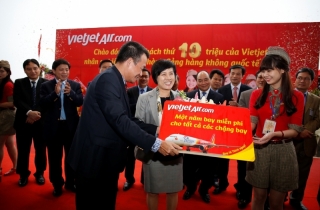 Vietjet chào đón hành khách thứ 10 triệu