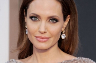 Angelina Jolie là người phụ nữ được ngưỡng mộ nhất thế giới